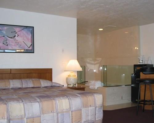 Red Carpet Inn Медфорд Номер фото