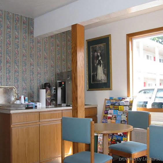 Red Carpet Inn Медфорд Ресторан фото