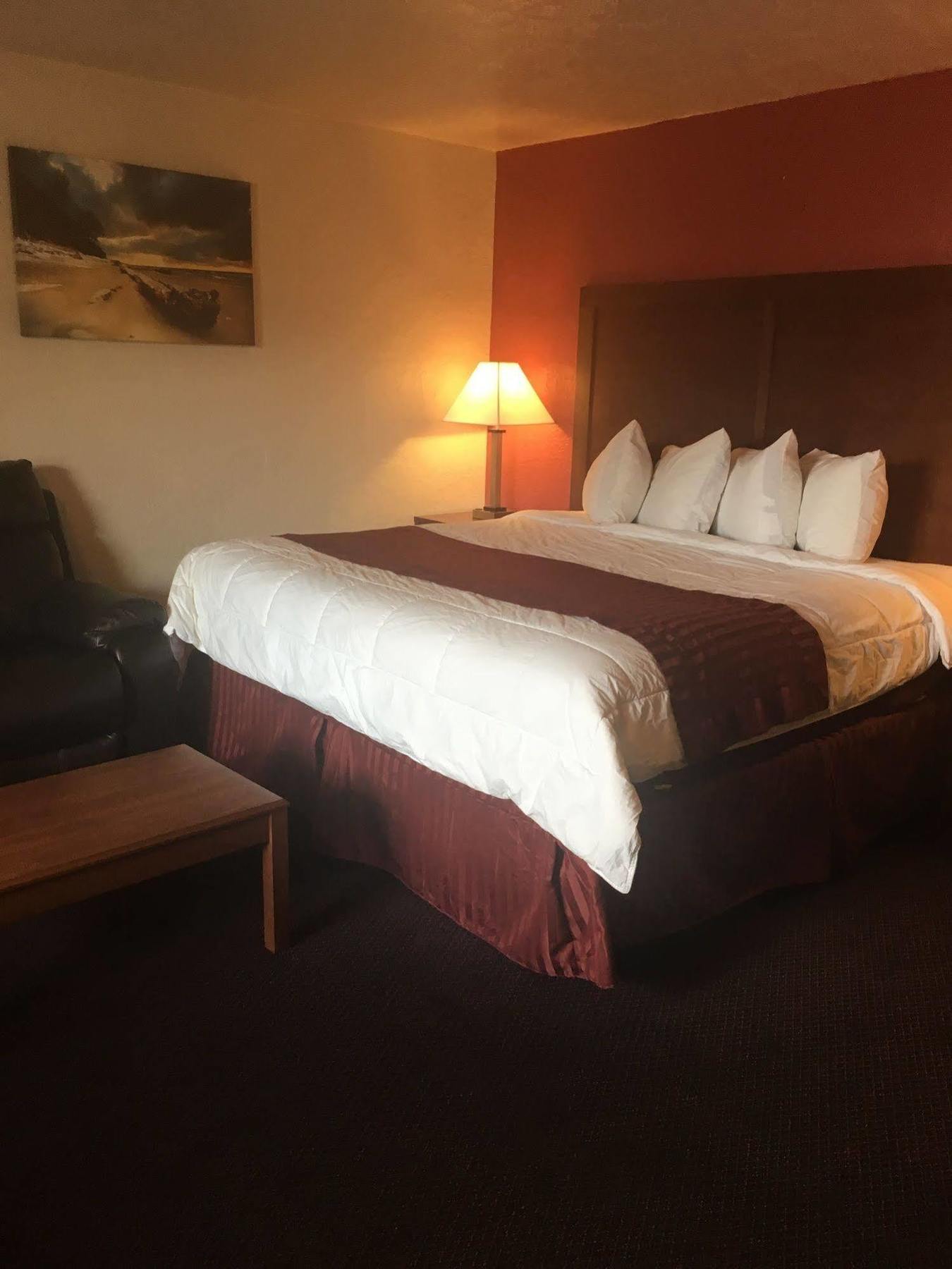 Red Carpet Inn Медфорд Экстерьер фото