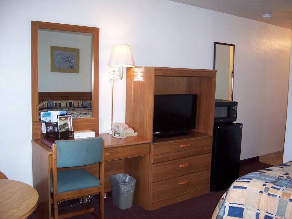 Red Carpet Inn Медфорд Экстерьер фото